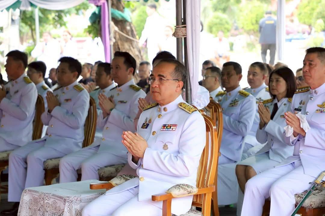 title -  ส.ป.ก.ปทุมธานี ร่วมพิธีเจริญพระพุทธมนต์และทำบุญตักบาตรพระภิกษุสงฆ์และสามเณร  เนื่องในโอกาสวันเฉลิมพระชนมพรรษา